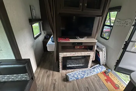 Brett's Starcraft Autumn Ridge Outfitter Travel Trailer