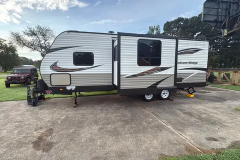Brett's Starcraft Autumn Ridge Outfitter Travel Trailer