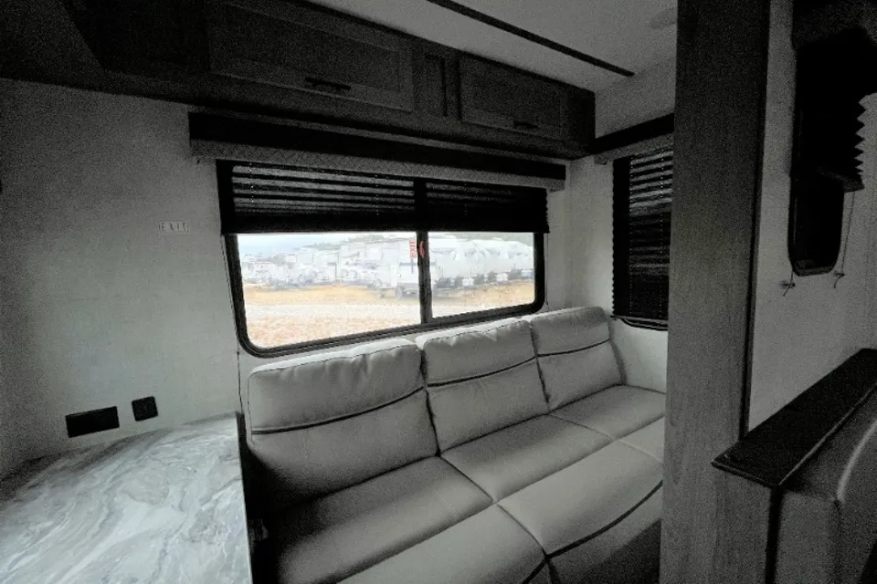 Scott's Gulf Stream 2022 COACH 236RL Travel Trailer