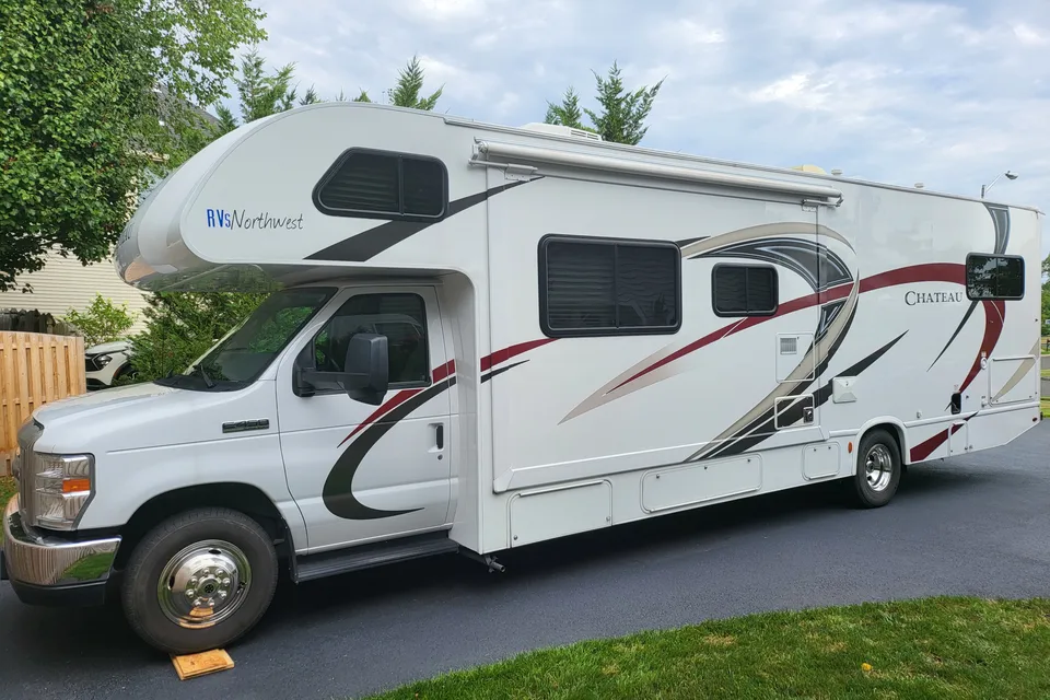 [30] Stress Free RVs - 2018 Class C - Chateau - Sleeps 10