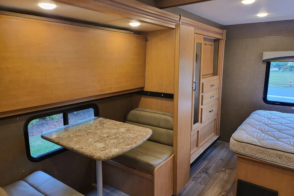 [30] Stress Free RVs - 2018 Class C - Chateau - Sleeps 10