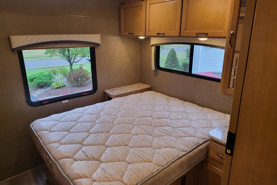 [30] Stress Free RVs - 2018 Class C - Chateau - Sleeps 10