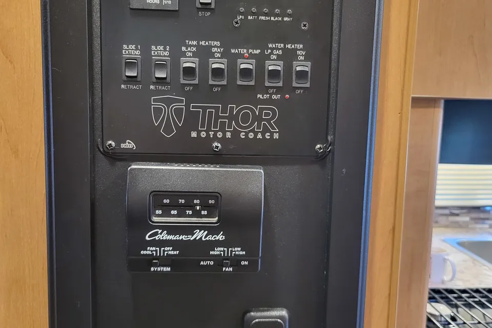 [30] Stress Free RVs - 2018 Class C - Chateau - Sleeps 10