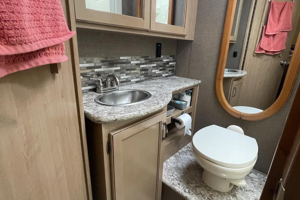 [30] Stress Free RVs - 2018 Class C - Chateau - Sleeps 10