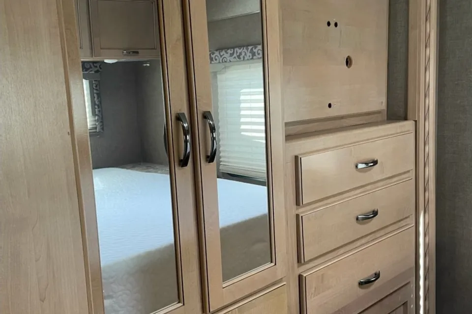 [30] Stress Free RVs - 2018 Class C - Chateau - Sleeps 10
