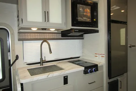 Like-New Thor Motor Coach ESpec Chateau 22Z Class C - GLG02