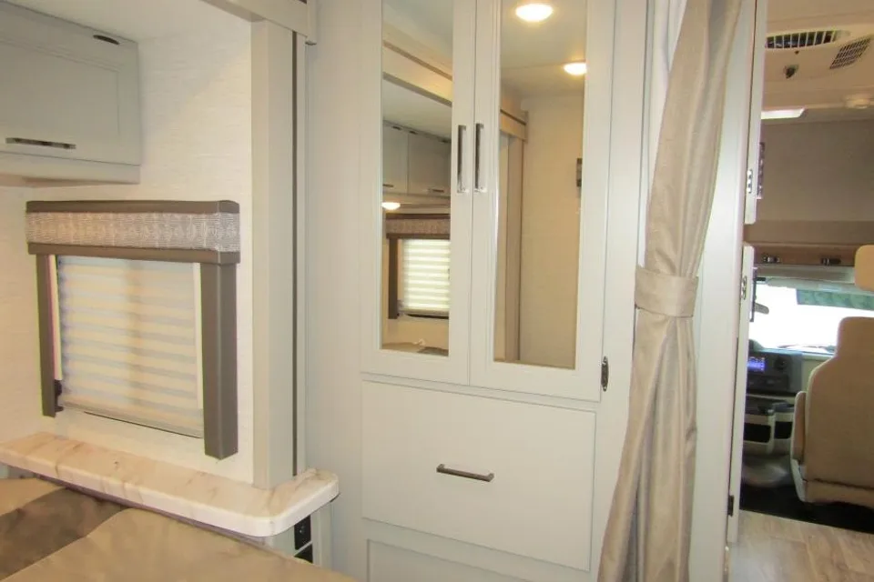 Like-New Thor Motor Coach ESpec Chateau 22Z Class C - GLG02