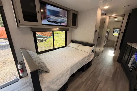 Family Coachmen Apex 300BHS Travel Trailer