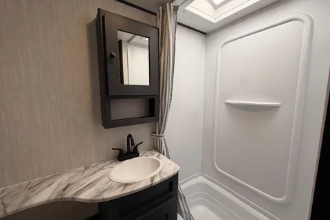 Family Coachmen Apex 300BHS Travel Trailer