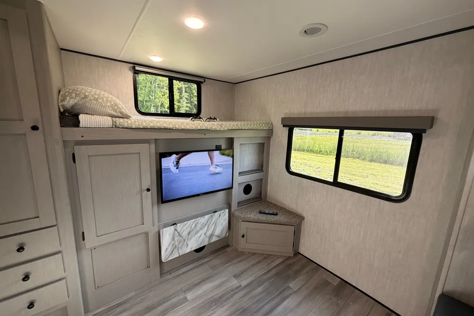 Family Coachmen Apex 300BHS Travel Trailer