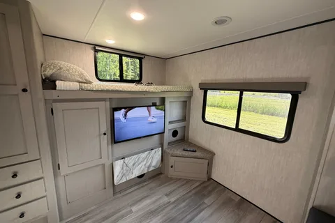 Family Coachmen Apex 300BHS Travel Trailer