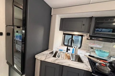 Family Coachmen Apex 300BHS Travel Trailer