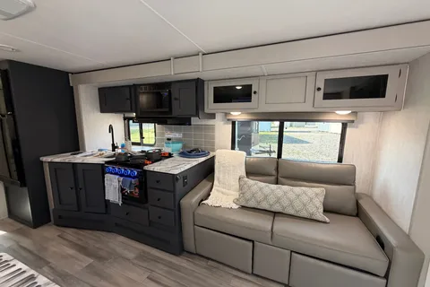 Family Coachmen Apex 300BHS Travel Trailer