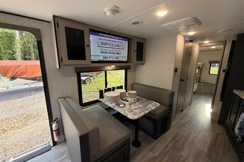 Family Coachmen Apex 300BHS Travel Trailer