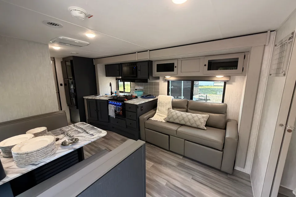 Family Coachmen Apex 300BHS Travel Trailer