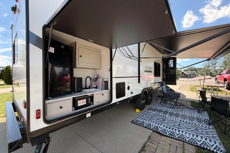 Family Coachmen Apex 300BHS Travel Trailer
