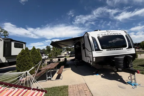 Family Coachmen Apex 300BHS Travel Trailer