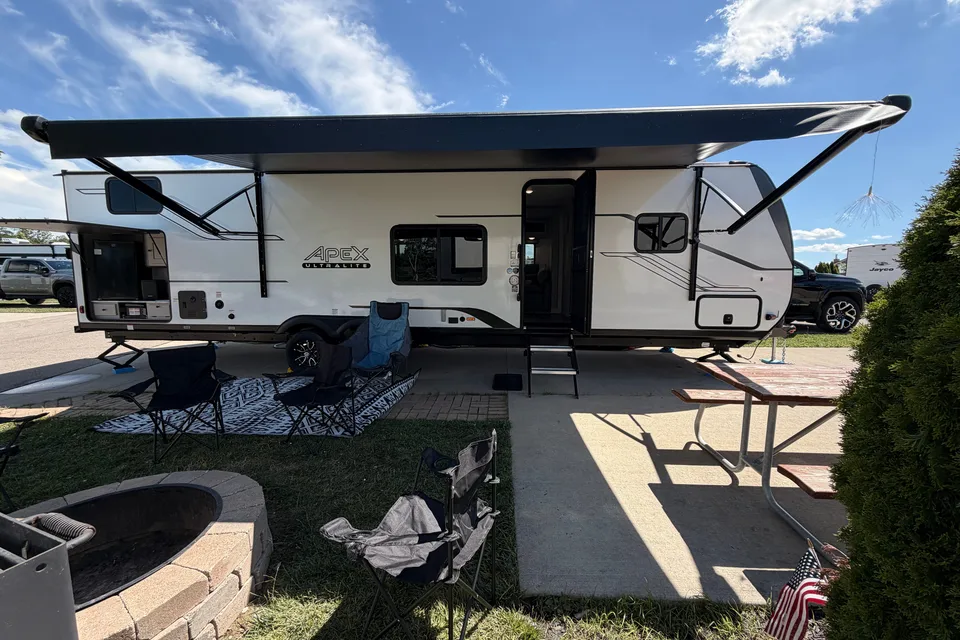 Family Coachmen Apex 300BHS Travel Trailer