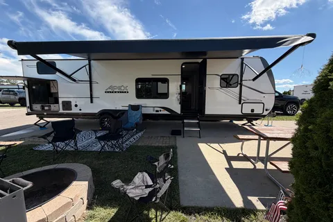 Family Coachmen Apex 300BHS Travel Trailer