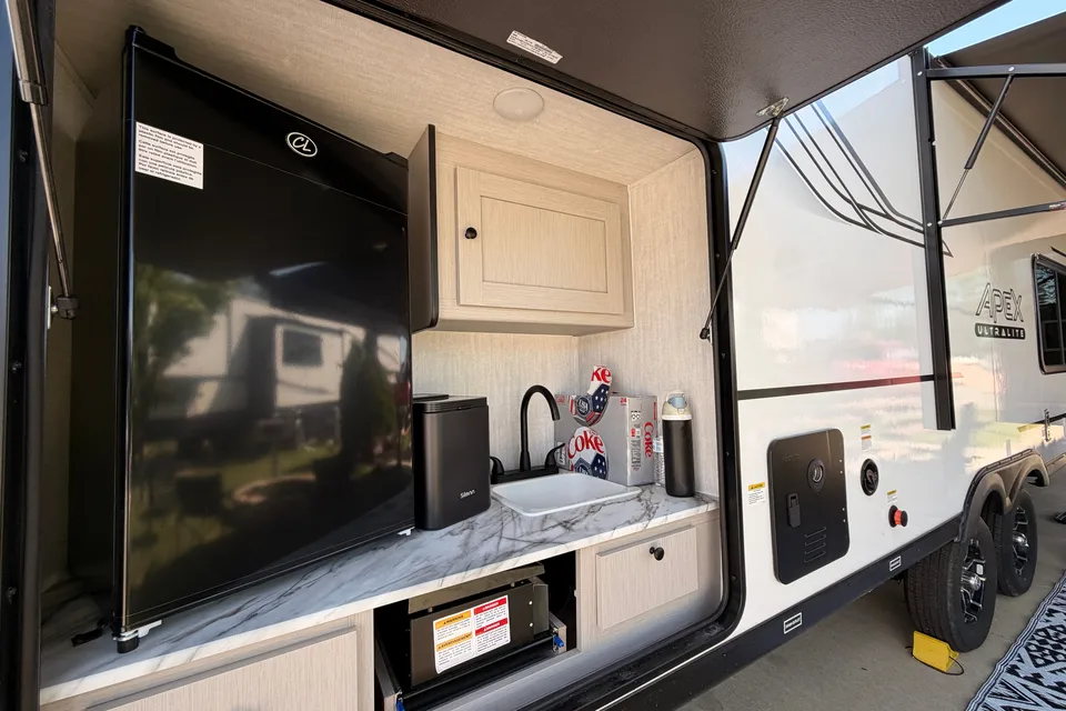 Family Coachmen Apex 300BHS Travel Trailer