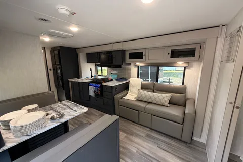 Family Coachmen Apex 300BHS Travel Trailer