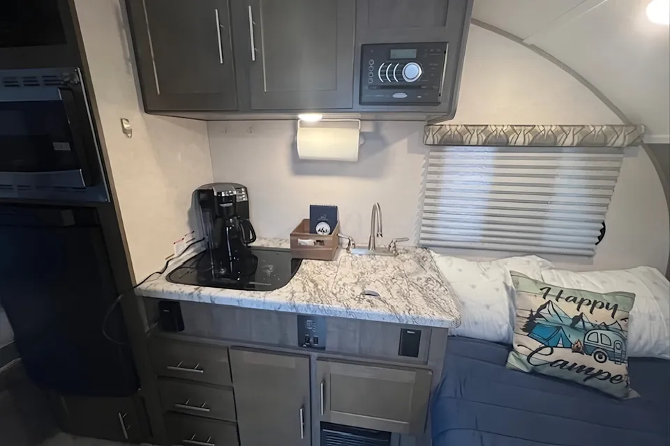 Nomadic Nature Rentals w Luxury Ammenities (R-pod)