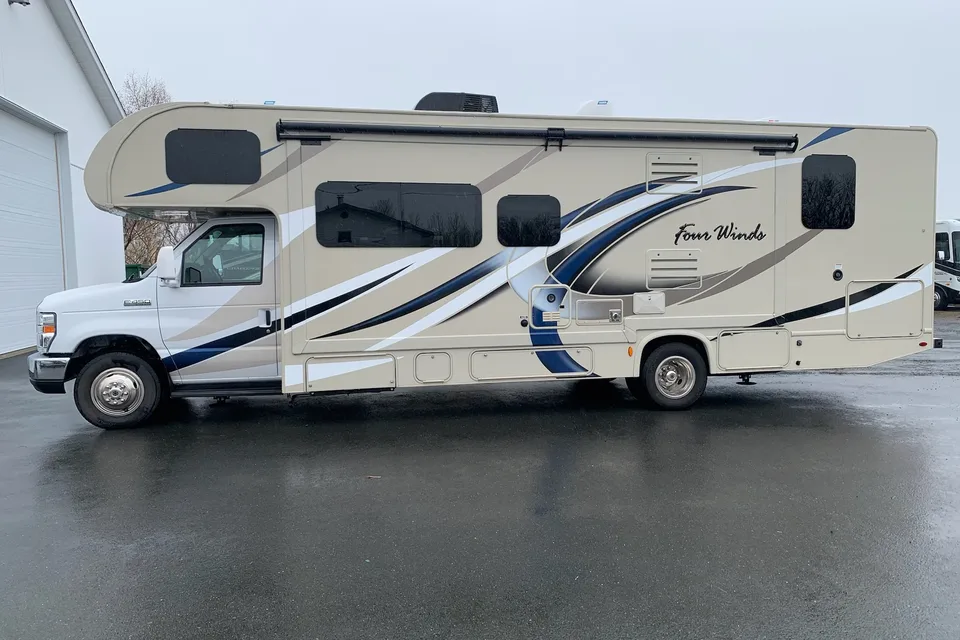 Campy the Thor Motor Coach Fourwinds 31Y Class C