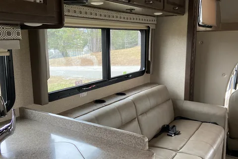 Campy the Thor Motor Coach Fourwinds 31Y Class C