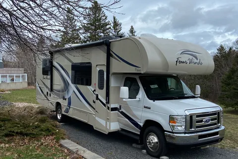Campy the Thor Motor Coach Fourwinds 31Y Class C