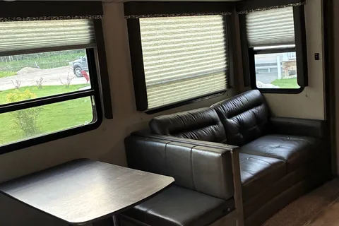 32BHFW Keystone Sprinter  Fifth Wheel