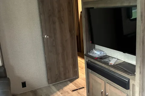 32BHFW Keystone Sprinter  Fifth Wheel