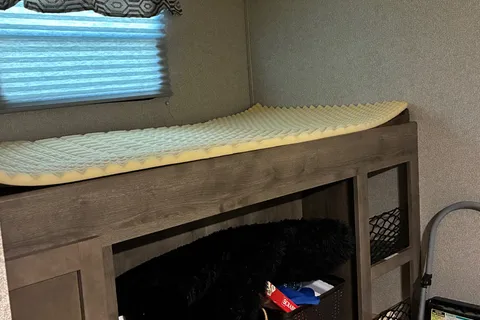 32BHFW Keystone Sprinter  Fifth Wheel