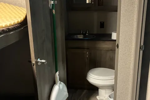 32BHFW Keystone Sprinter  Fifth Wheel