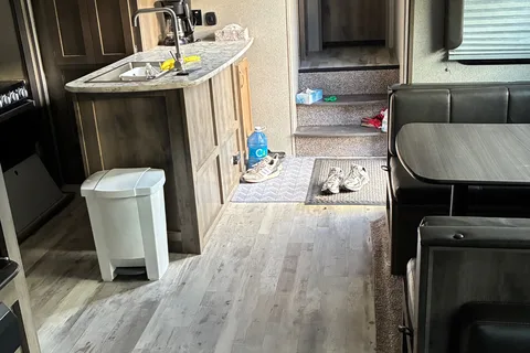 32BHFW Keystone Sprinter  Fifth Wheel
