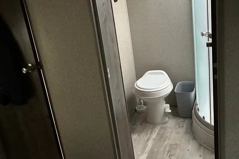 32BHFW Keystone Sprinter  Fifth Wheel