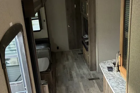 32BHFW Keystone Sprinter  Fifth Wheel