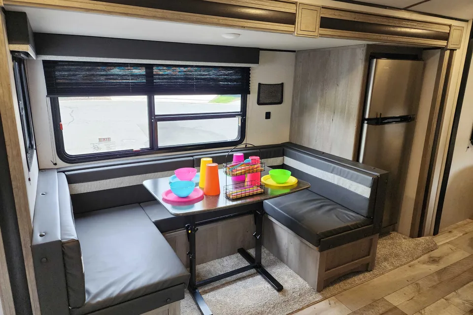 Lynn's Springdale 251BH Travel Trailer