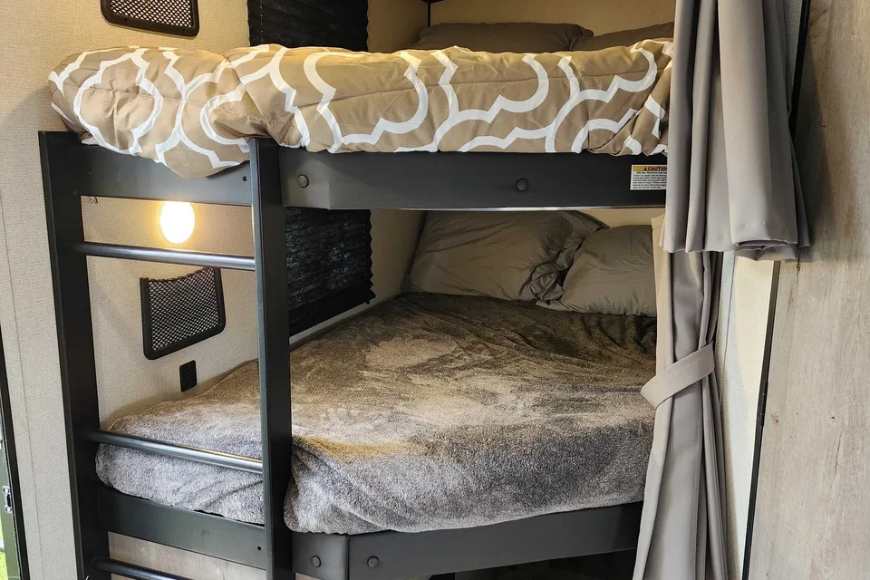 Lynn's Springdale 251BH Travel Trailer