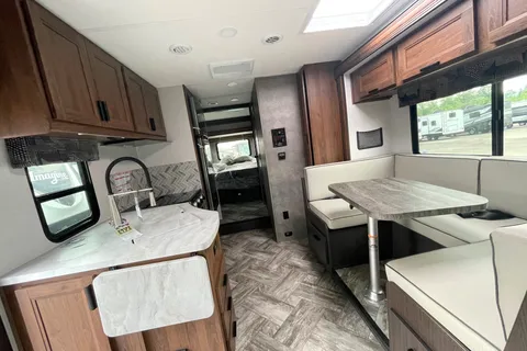 Unwind Sunseeker 2022 Class C