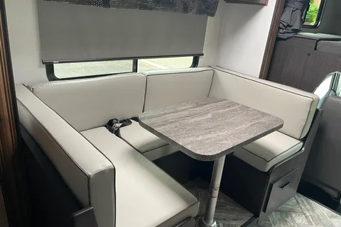 Unwind Sunseeker 2022 Class C