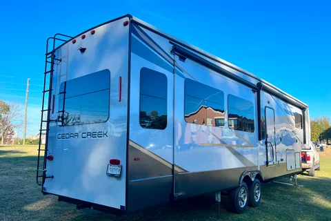  Forest River Cedar creek 360RL Fifth Wheel