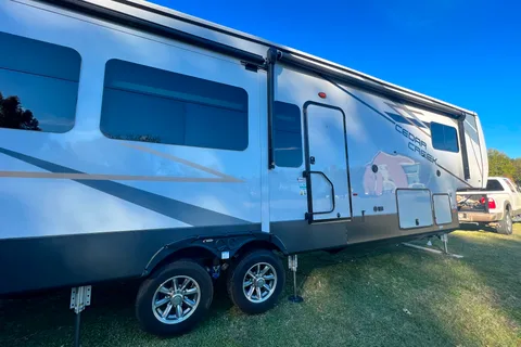  Forest River Cedar creek 360RL Fifth Wheel