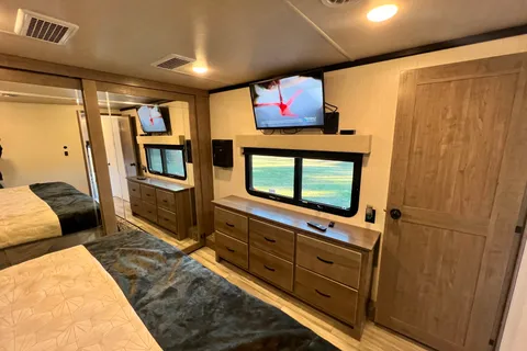  Forest River Cedar creek 360RL Fifth Wheel