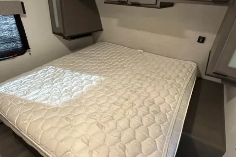 The Robinson's Cruiser RV MPG 2800QB Travel Trailer