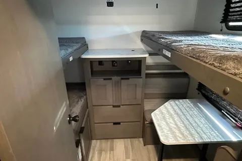The Robinson's Cruiser RV MPG 2800QB Travel Trailer