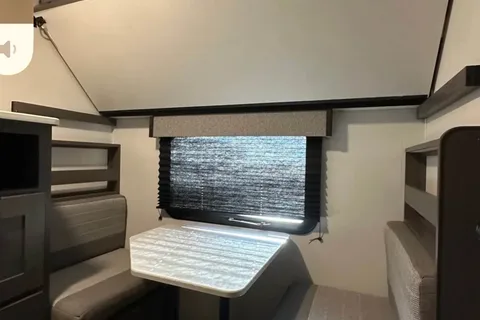 The Robinson's Cruiser RV MPG 2800QB Travel Trailer