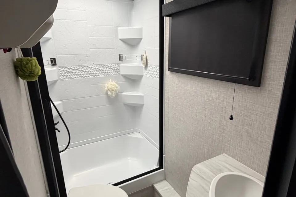 Greg's Jayco Jayfeather 199MBS Travel Trailer
