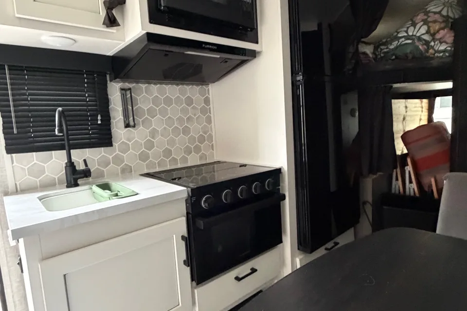 Greg's Jayco Jayfeather 199MBS Travel Trailer