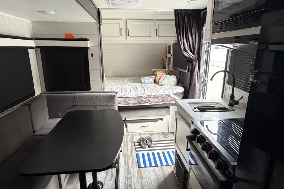 Greg's Jayco Jayfeather 199MBS Travel Trailer