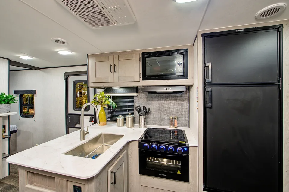 Stunning Heartland MALLARD M26 Travel Trailer